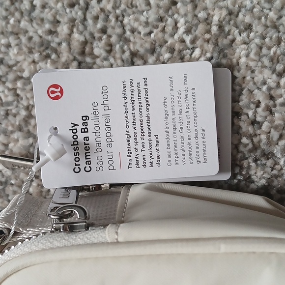 ✳️Lululemon Cream Crossbody Camera Bag White NWT 2L - Picture 3 of 10